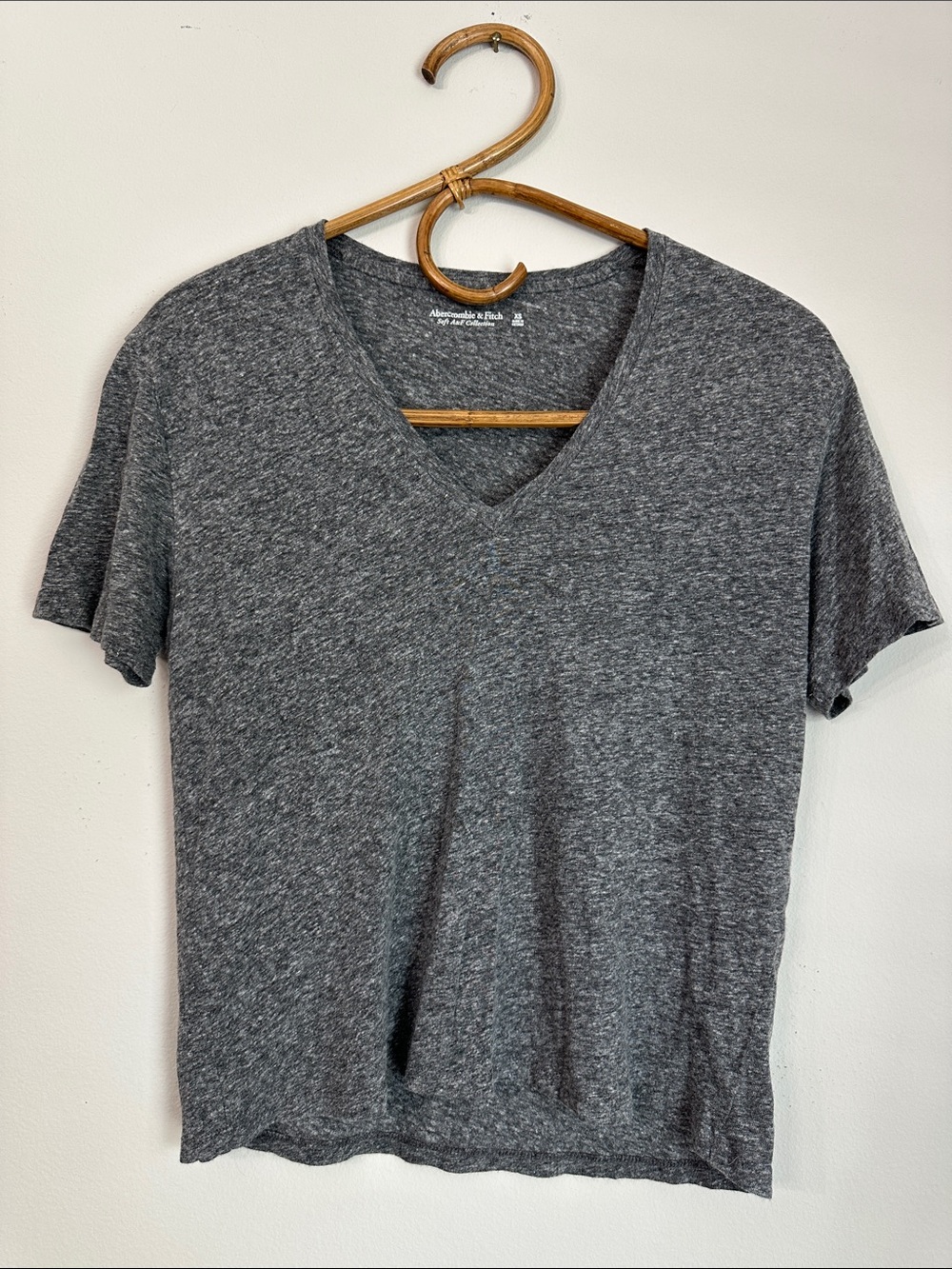 A&F Women's Cropped V-Neck Charcoal Heather Tee